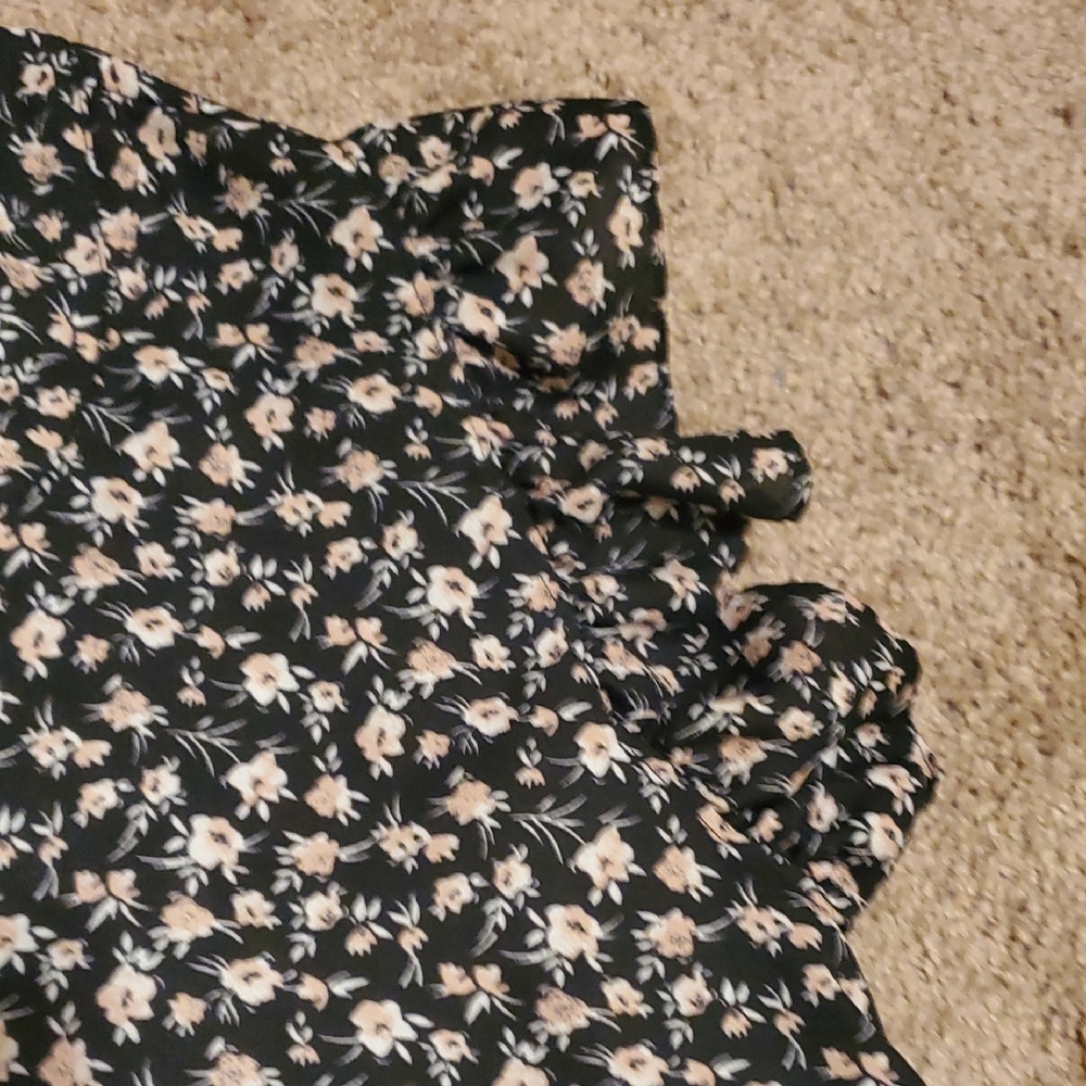 Peach Floral Black Top by Perfect Peash. Size Small - Picture 5 of 7